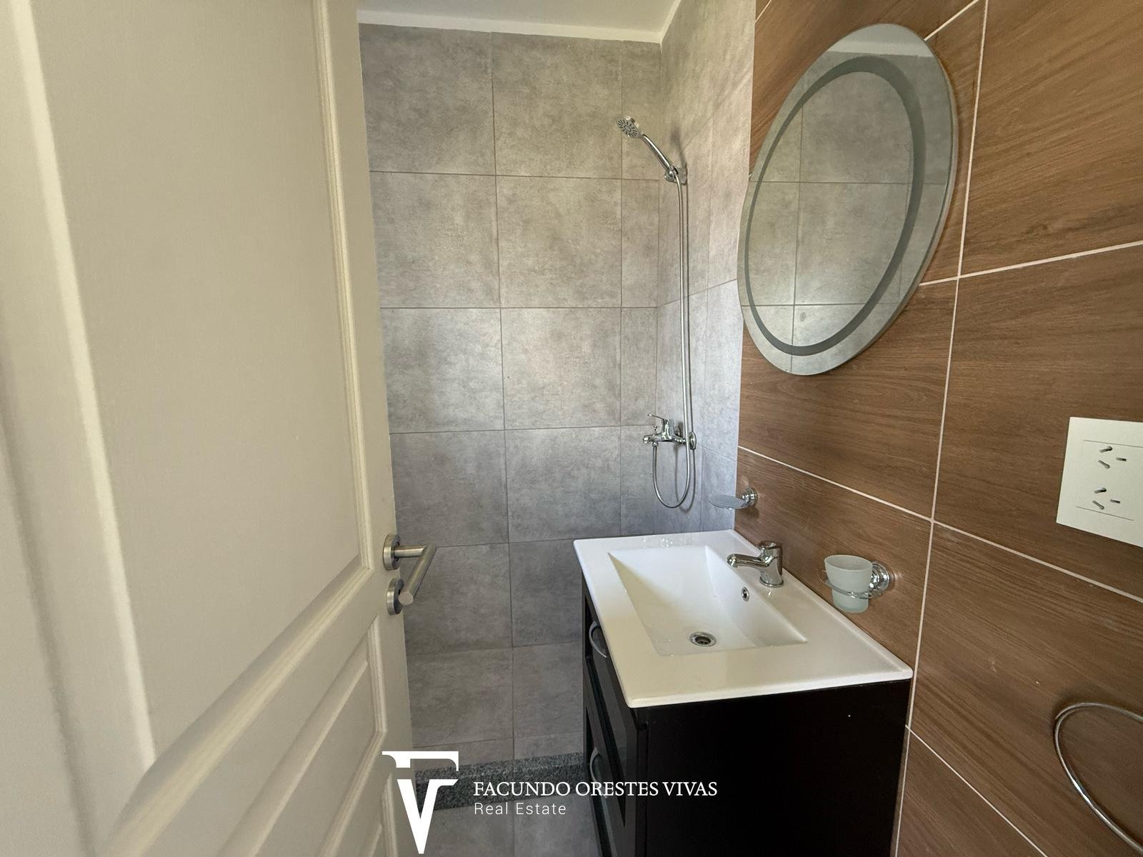 CASA – CUATROAMBIENTES – DOSBAÑOSCOMPLETOS – PARQUE – COCHERA – PARRILLA – CANNING
