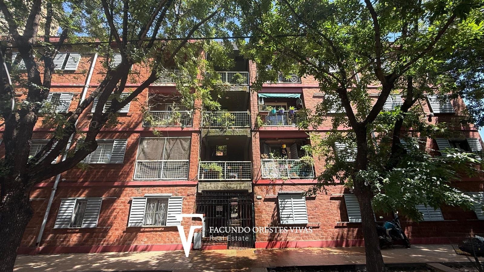VENTA-DEPARTAMENTO-CINCO AMBIENTES-LAVADERO-PORTERIA-COCHERA-CASEROS