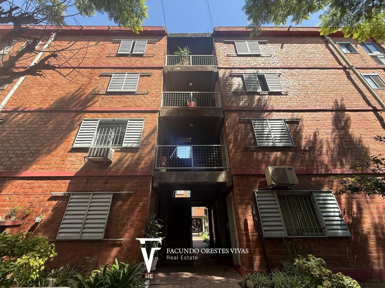 VENTA-DEPARTAMENTO-CINCO AMBIENTES-LAVADERO-PORTERIA-COCHERA-CASEROS