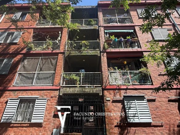 VENTA-DEPARTAMENTO-CINCO AMBIENTES-LAVADERO-PORTERIA-COCHERA-CASEROS