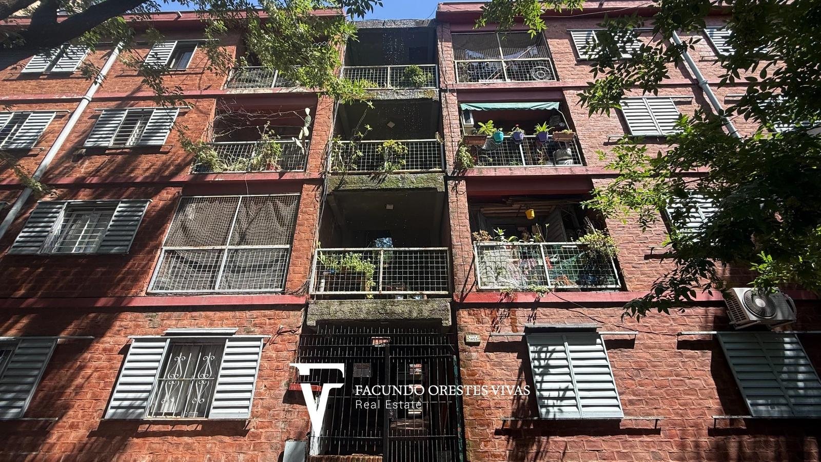 VENTA-DEPARTAMENTO-CINCO AMBIENTES-LAVADERO-PORTERIA-COCHERA-CASEROS