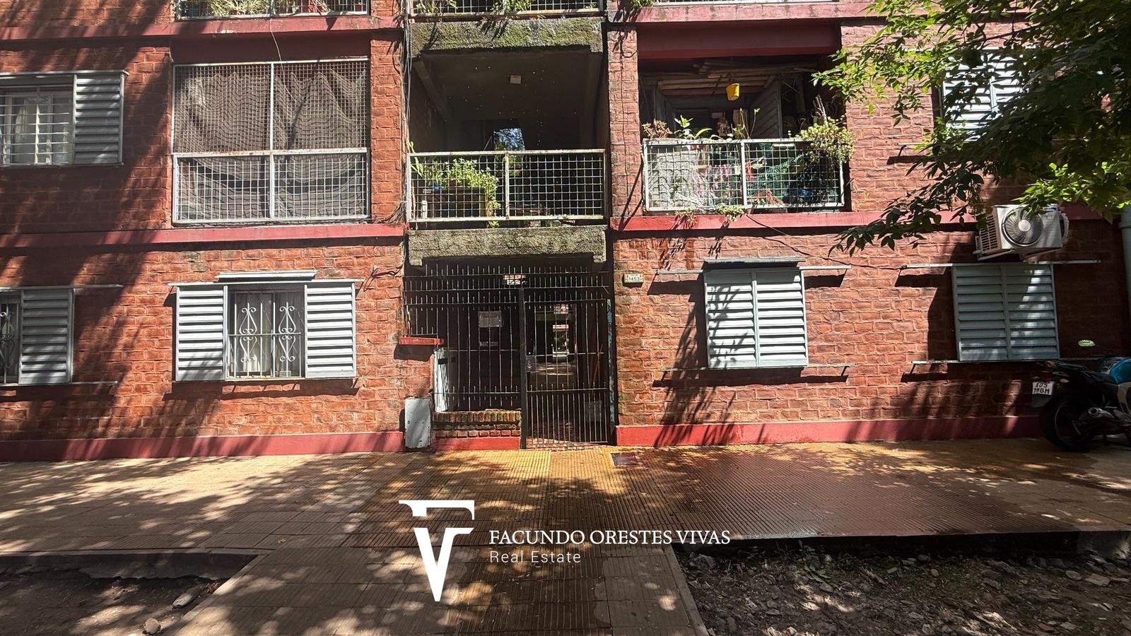 VENTA-DEPARTAMENTO-CINCO AMBIENTES-LAVADERO-PORTERIA-COCHERA-CASEROS