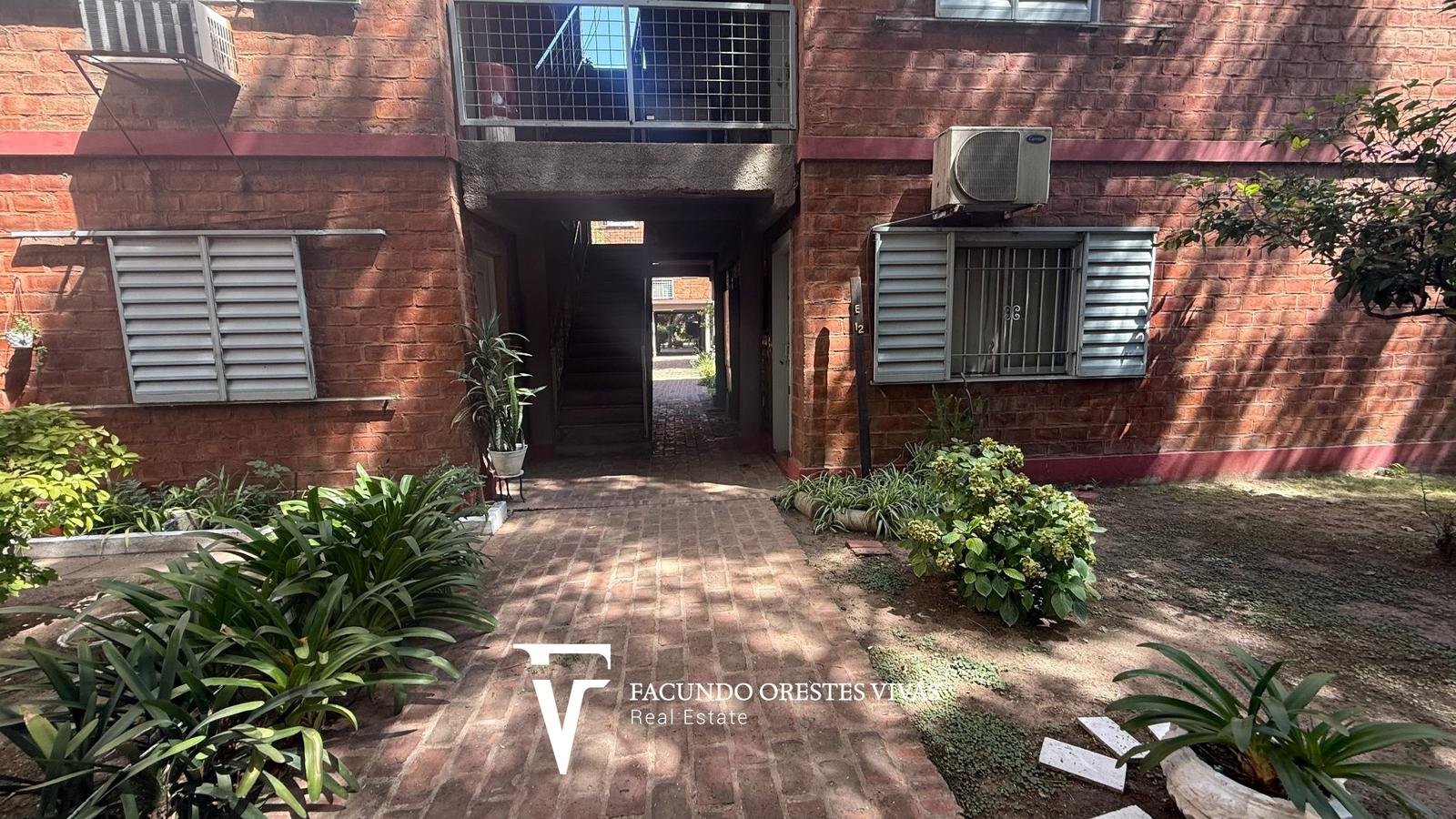 VENTA-DEPARTAMENTO-CINCO AMBIENTES-LAVADERO-PORTERIA-COCHERA-CASEROS