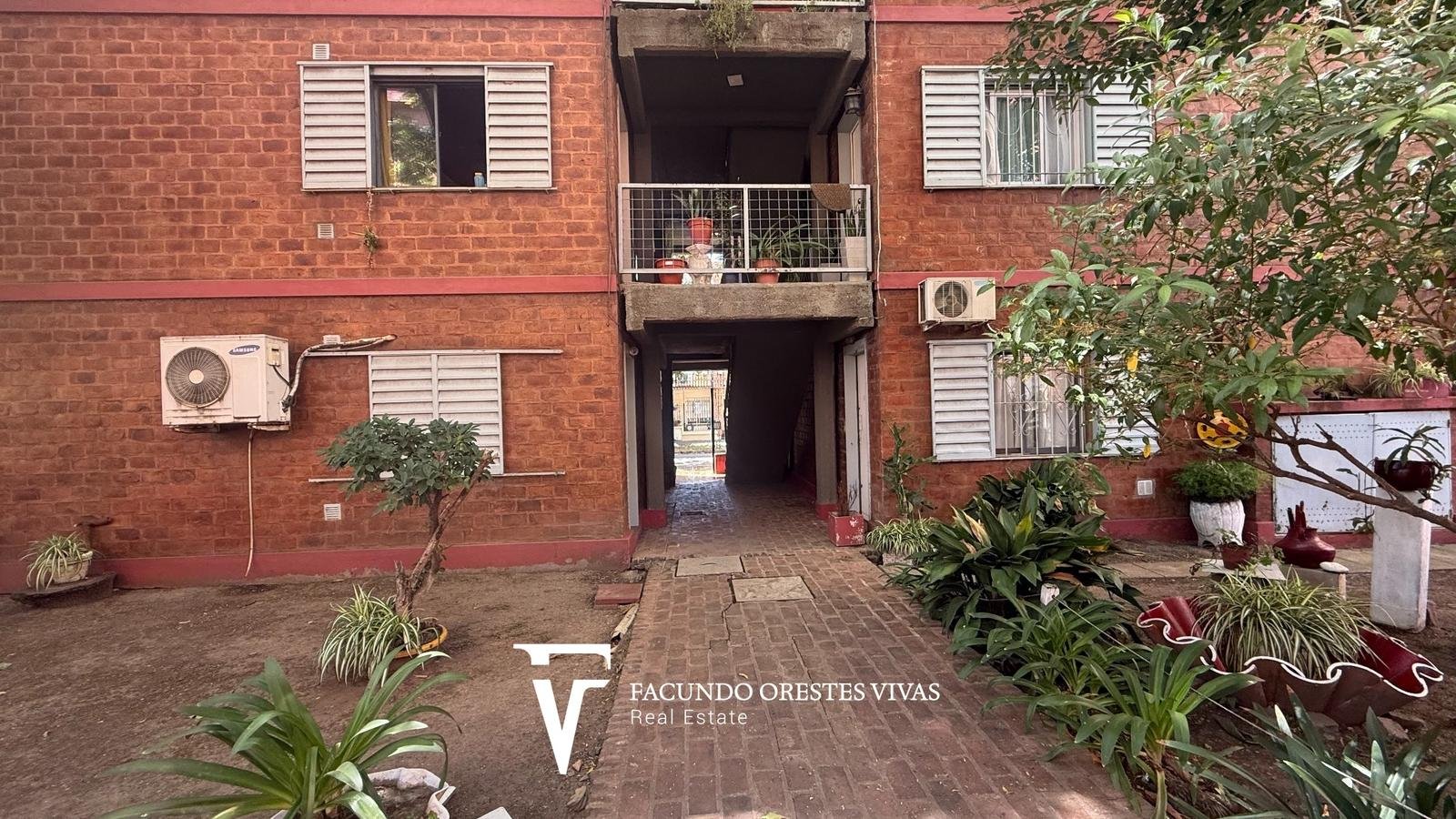 VENTA-DEPARTAMENTO-CINCO AMBIENTES-LAVADERO-PORTERIA-COCHERA-CASEROS