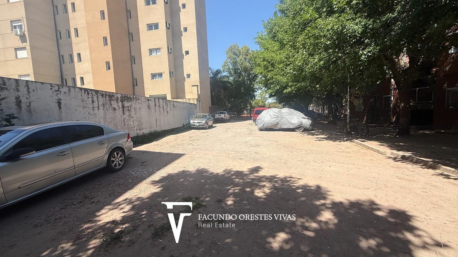 VENTA-DEPARTAMENTO-CINCO AMBIENTES-LAVADERO-PORTERIA-COCHERA-CASEROS