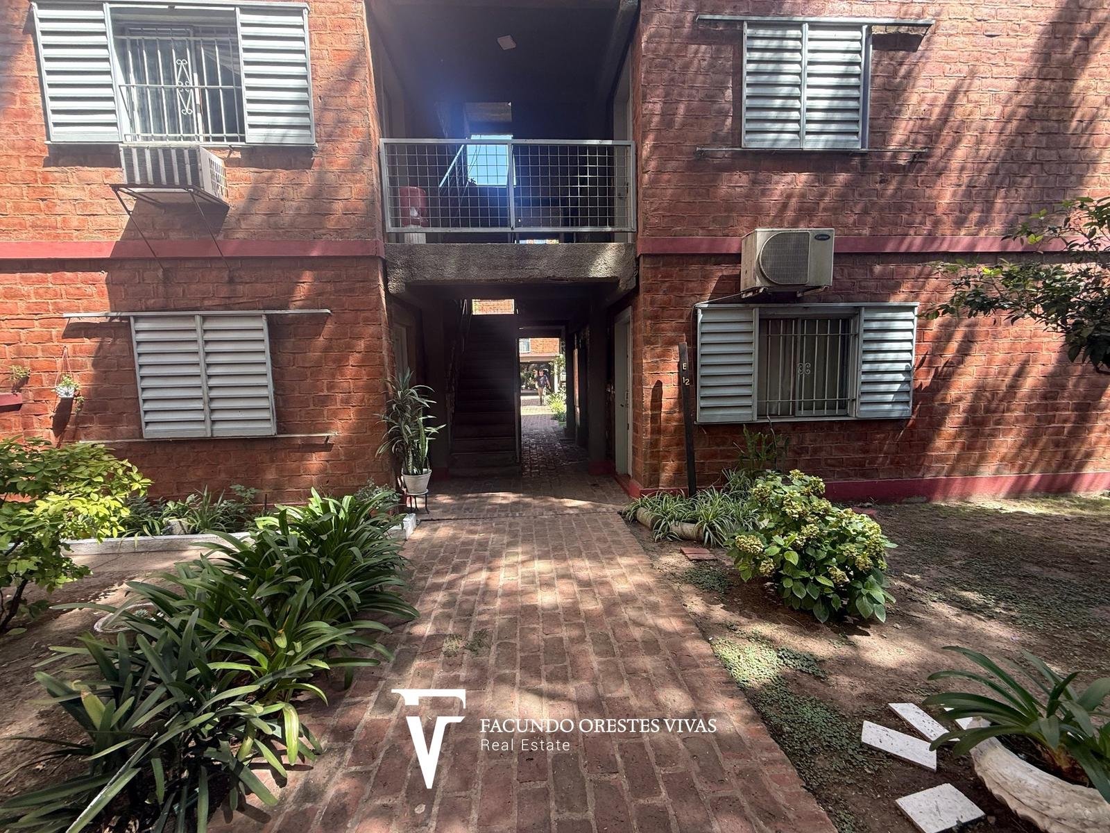 VENTA-DEPARTAMENTO-CINCO AMBIENTES-LAVADERO-PORTERIA-COCHERA-CASEROS