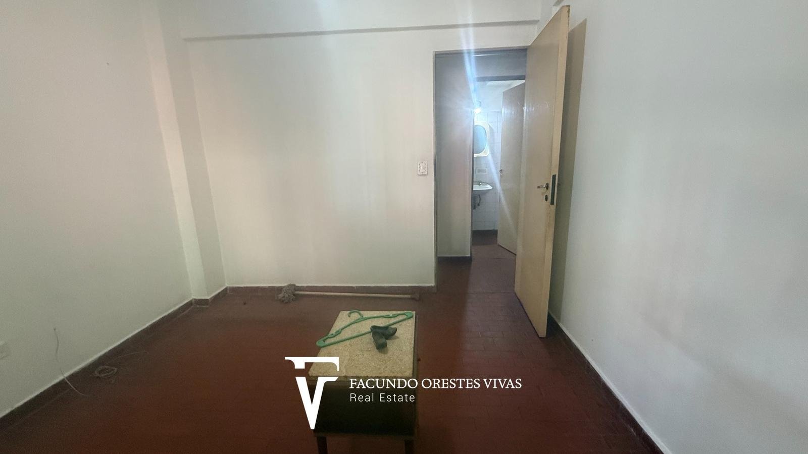 VENTA-DEPARTAMENTO-CINCO AMBIENTES-LAVADERO-PORTERIA-COCHERA-CASEROS
