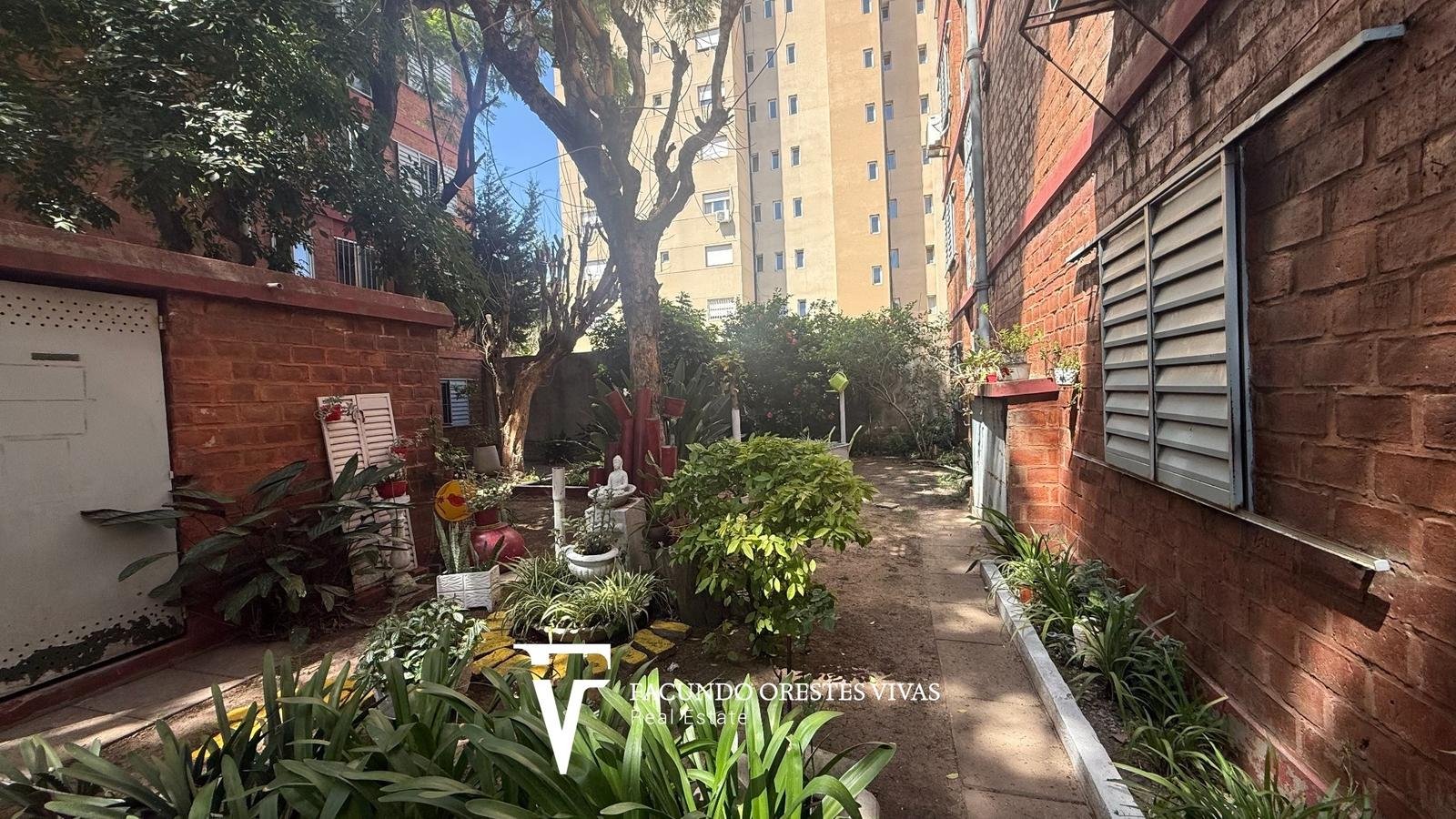 VENTA-DEPARTAMENTO-CINCO AMBIENTES-LAVADERO-PORTERIA-COCHERA-CASEROS