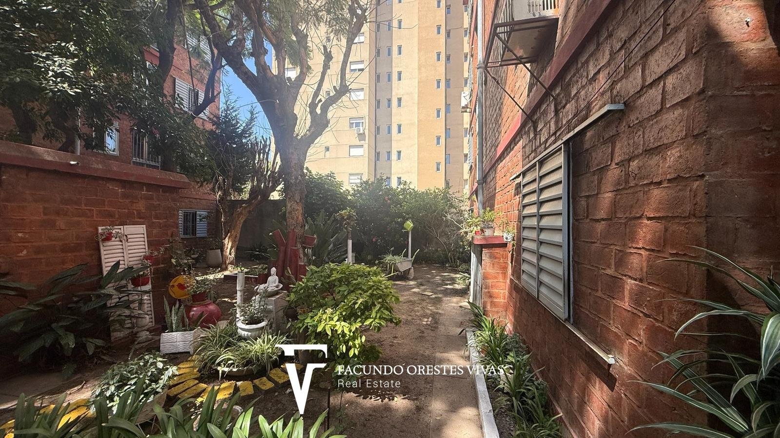 VENTA-DEPARTAMENTO-CINCO AMBIENTES-LAVADERO-PORTERIA-COCHERA-CASEROS