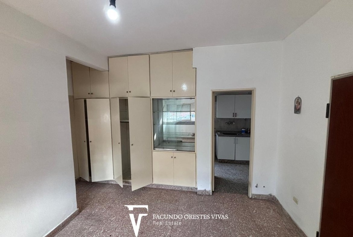 VENTA-LINIERS-DOS AMBIENTES-PLANTA BAJA-PATIO-LAVADERO