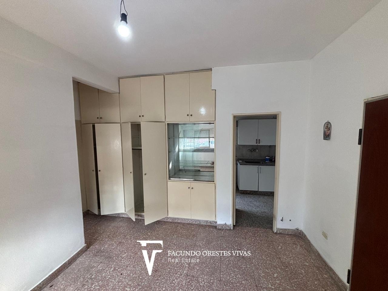 VENTA-LINIERS-DOS AMBIENTES-PLANTA BAJA-PATIO-LAVADERO