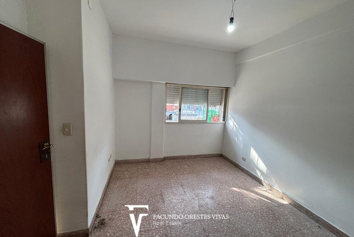 VENTA-LINIERS-DOS AMBIENTES-PLANTA BAJA-PATIO-LAVADERO