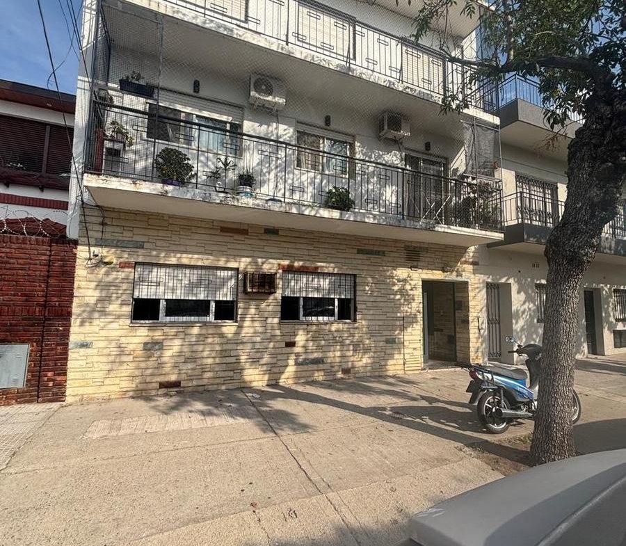 VENTA-LINIERS-DOS AMBIENTES-PLANTA BAJA-PATIO-LAVADERO