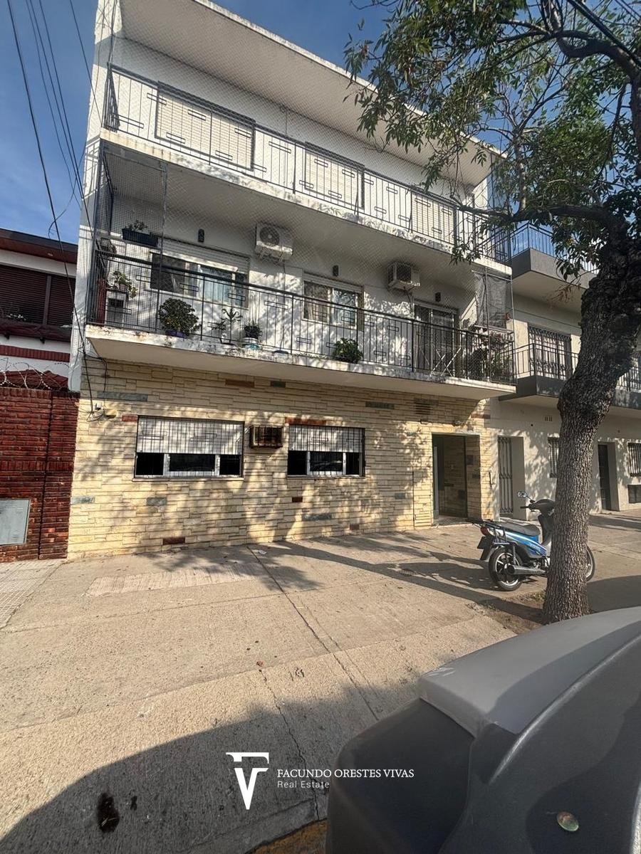 VENTA-LINIERS-DOS AMBIENTES-PLANTA BAJA-PATIO-LAVADERO