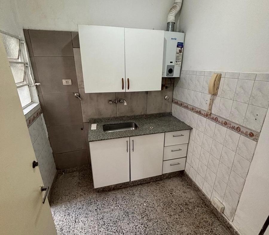 VENTA-LINIERS-DOS AMBIENTES-PLANTA BAJA-PATIO-LAVADERO
