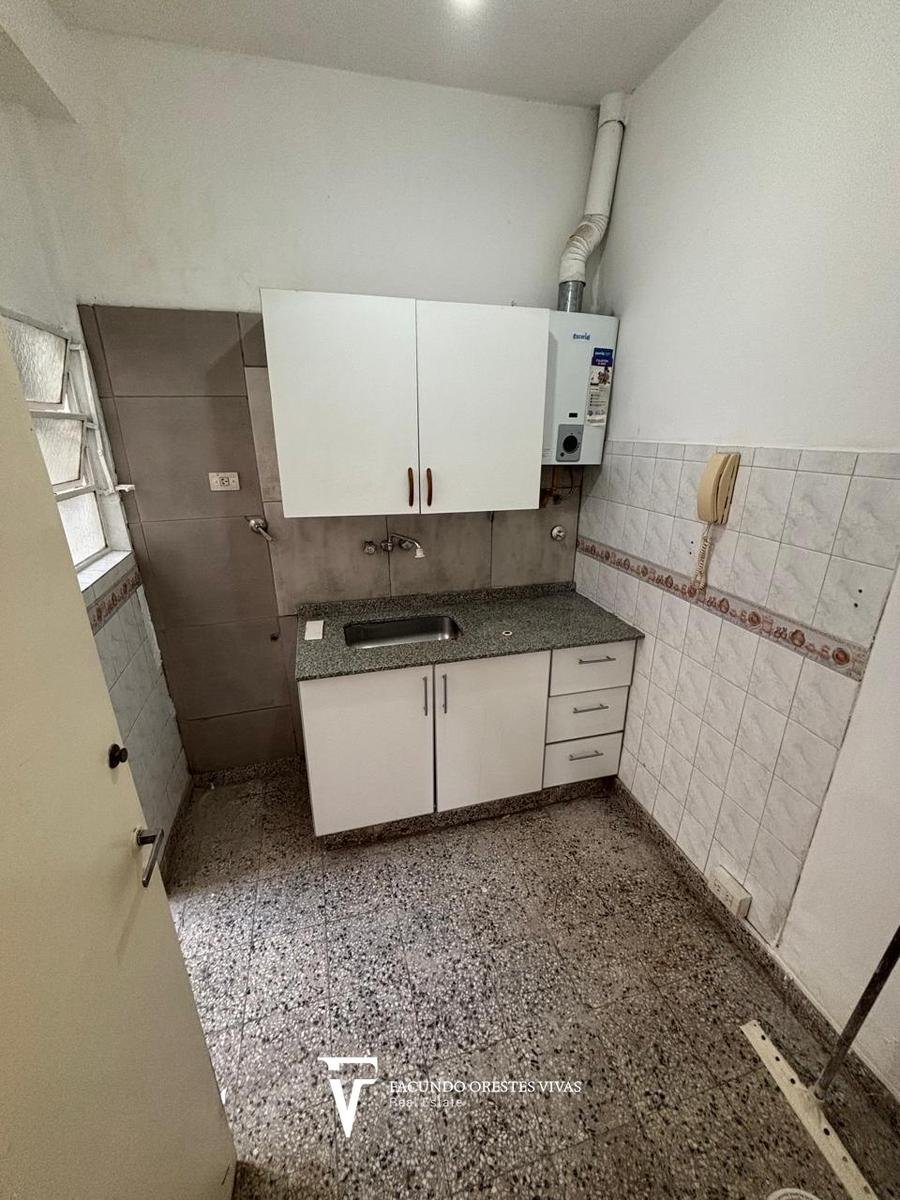 VENTA-LINIERS-DOS AMBIENTES-PLANTA BAJA-PATIO-LAVADERO