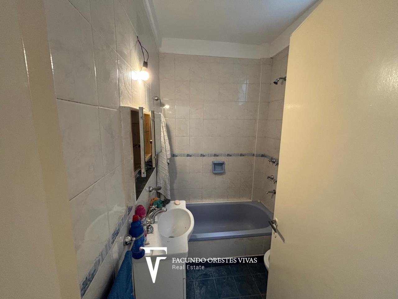 VENTA-LINIERS-DOS AMBIENTES-PLANTA BAJA-PATIO-LAVADERO