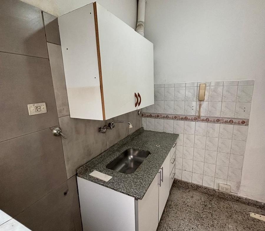 VENTA-LINIERS-DOS AMBIENTES-PLANTA BAJA-PATIO-LAVADERO