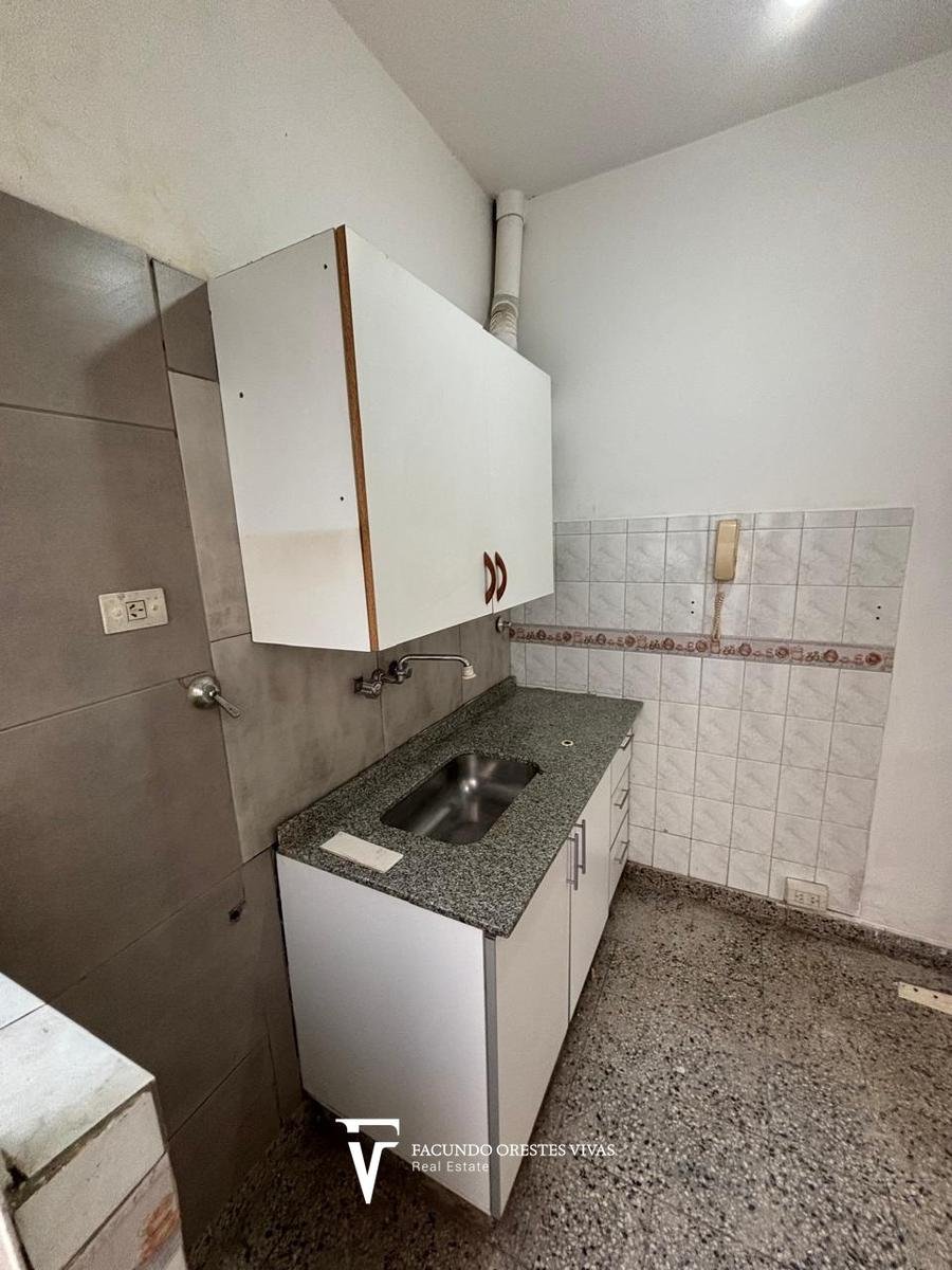 VENTA-LINIERS-DOS AMBIENTES-PLANTA BAJA-PATIO-LAVADERO