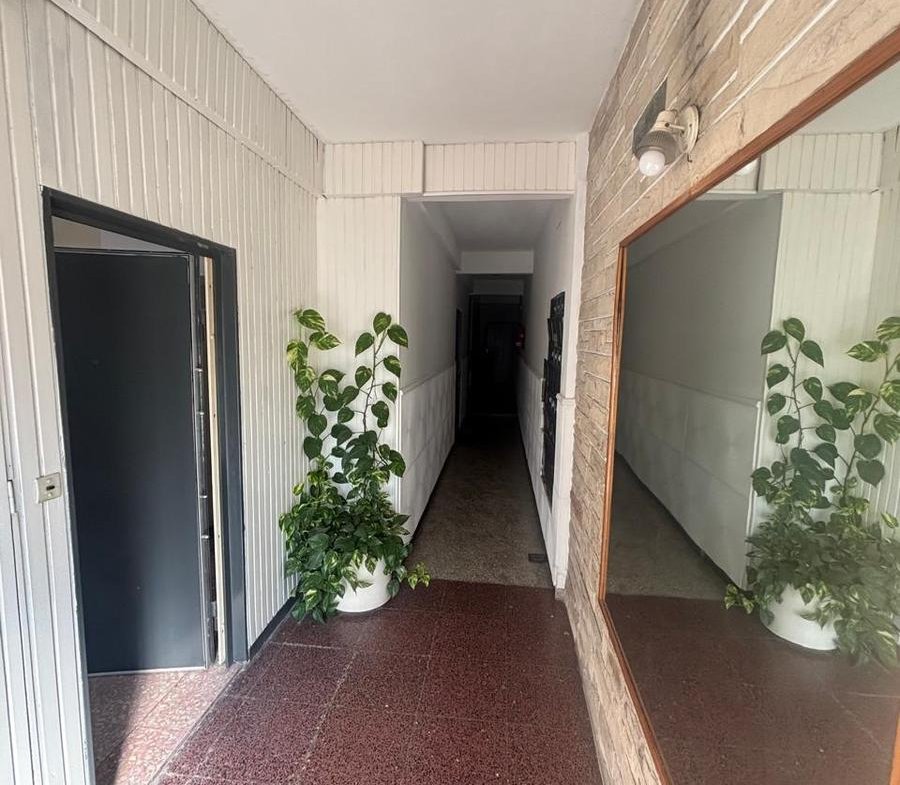VENTA-LINIERS-DOS AMBIENTES-PLANTA BAJA-PATIO-LAVADERO