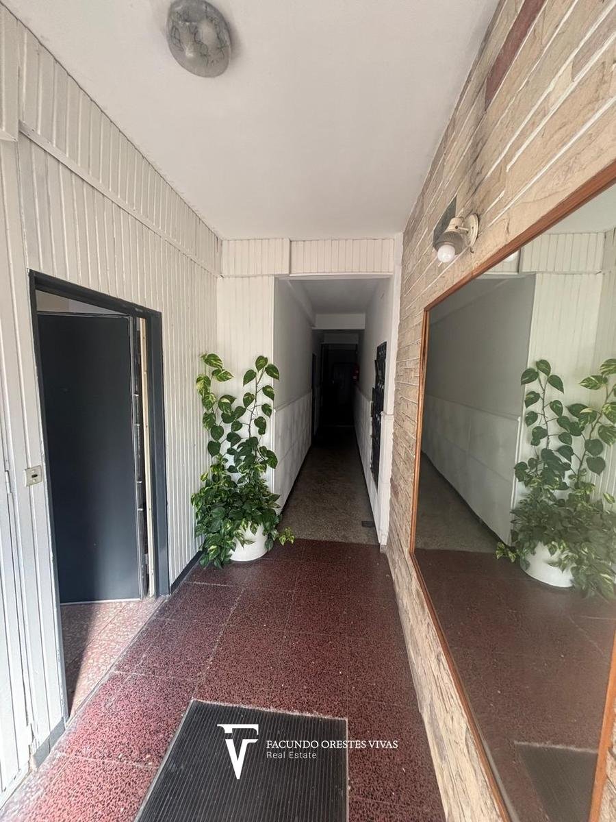 VENTA-LINIERS-DOS AMBIENTES-PLANTA BAJA-PATIO-LAVADERO