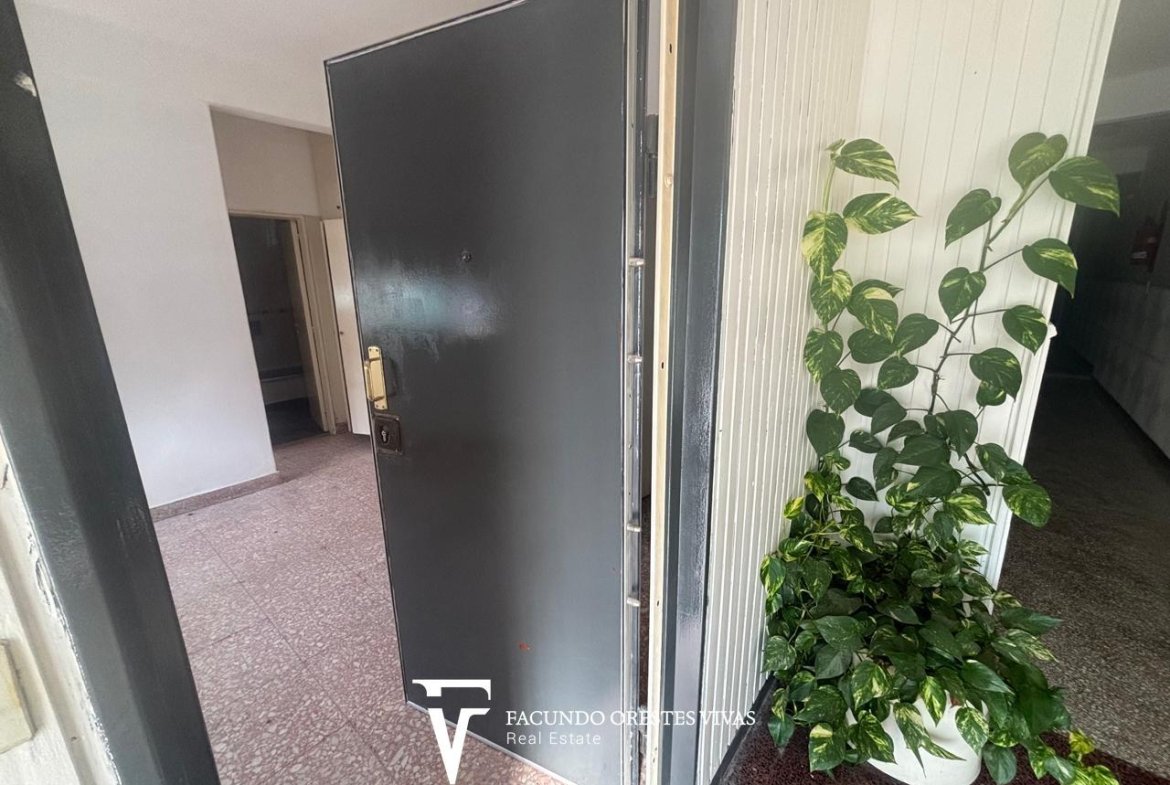 VENTA-LINIERS-DOS AMBIENTES-PLANTA BAJA-PATIO-LAVADERO
