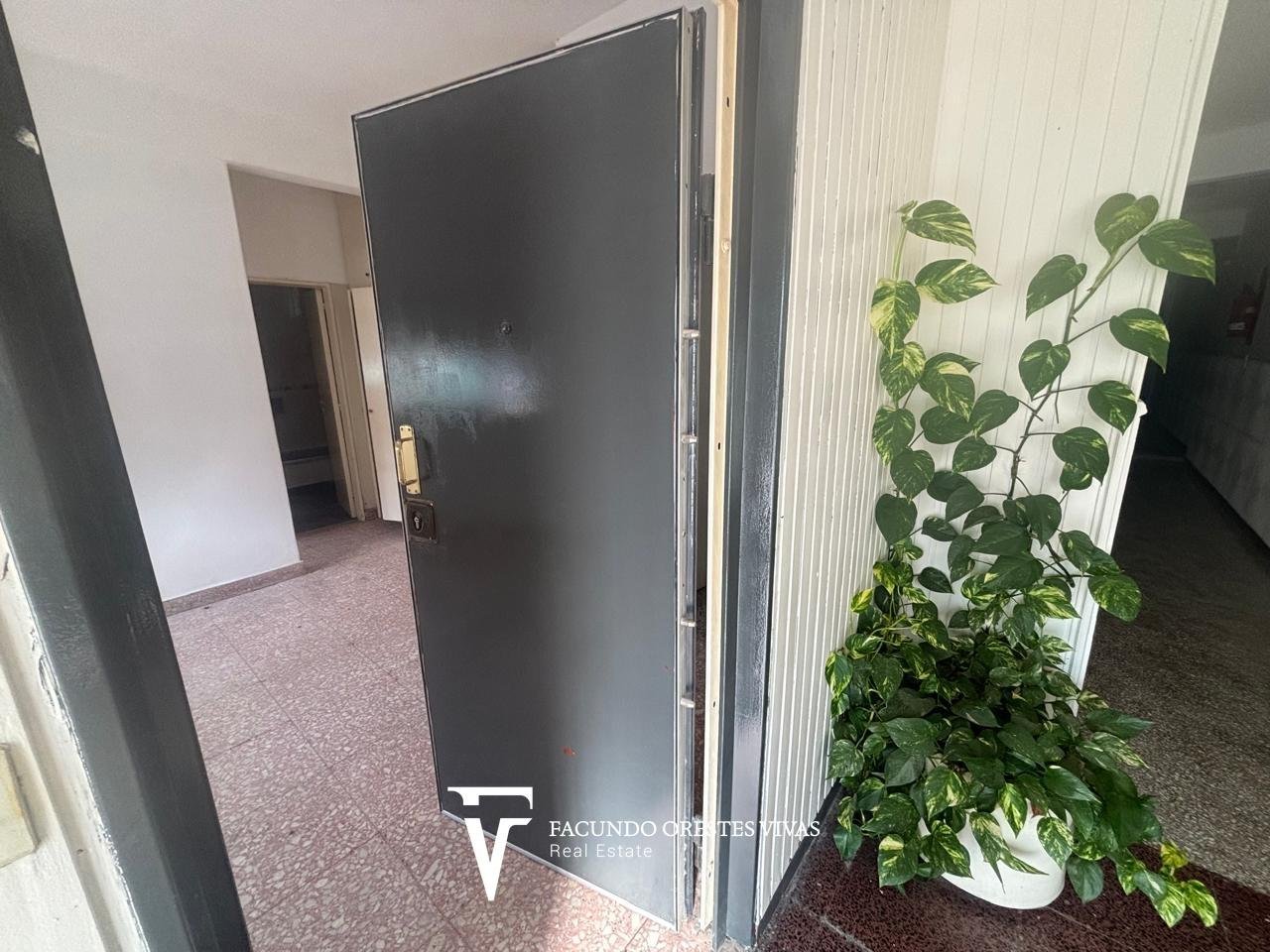 VENTA-LINIERS-DOS AMBIENTES-PLANTA BAJA-PATIO-LAVADERO
