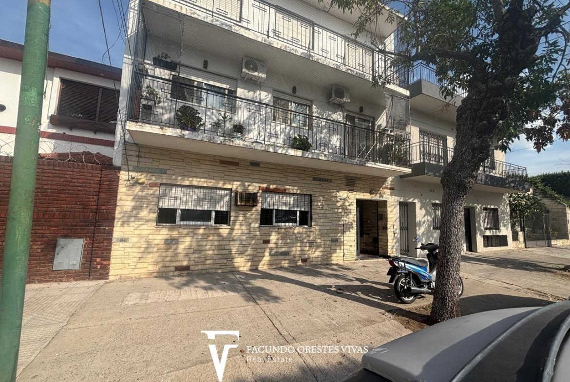 VENTA-LINIERS-DOS AMBIENTES-PLANTA BAJA-PATIO-LAVADERO
