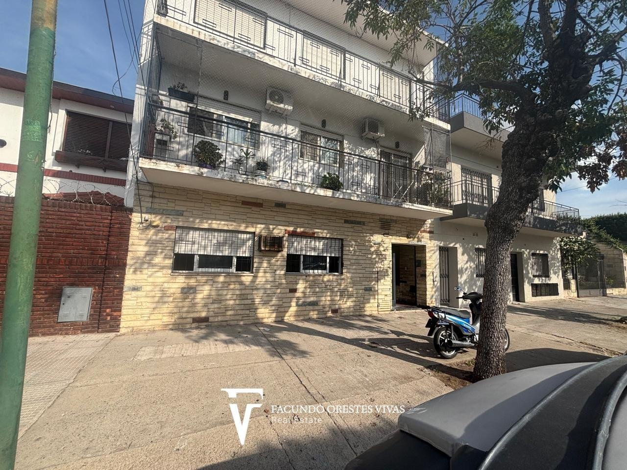VENTA-LINIERS-DOS AMBIENTES-PLANTA BAJA-PATIO-LAVADERO