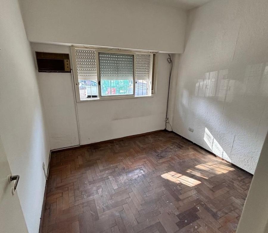 VENTA-LINIERS-DOS AMBIENTES-PLANTA BAJA-PATIO-LAVADERO