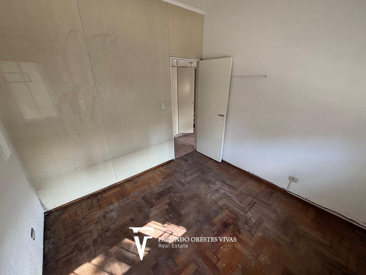 VENTA-LINIERS-DOS AMBIENTES-PLANTA BAJA-PATIO-LAVADERO