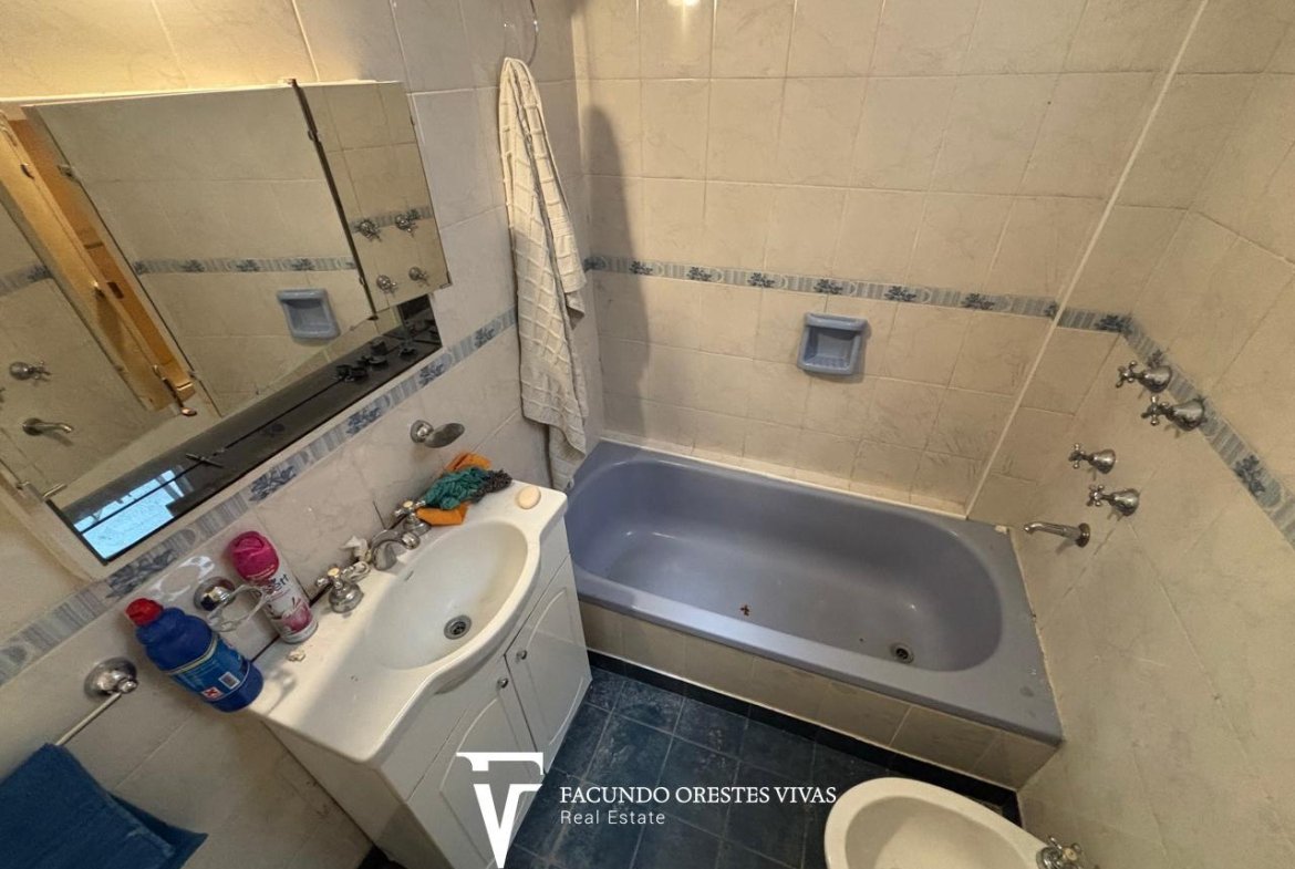 VENTA-LINIERS-DOS AMBIENTES-PLANTA BAJA-PATIO-LAVADERO