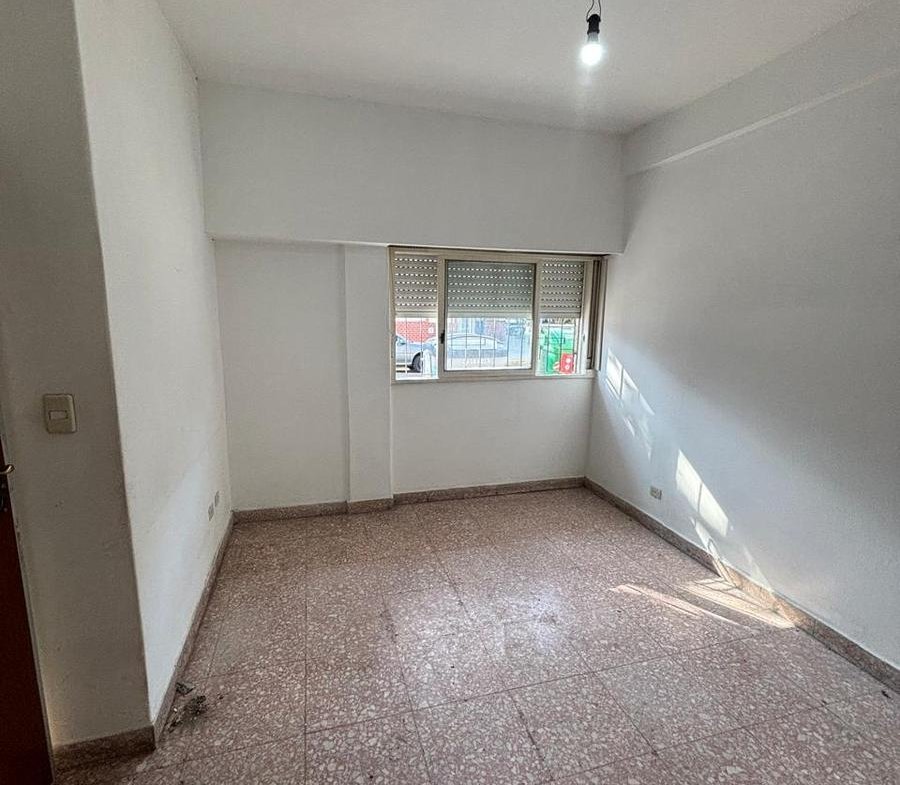 VENTA-LINIERS-DOS AMBIENTES-PLANTA BAJA-PATIO-LAVADERO