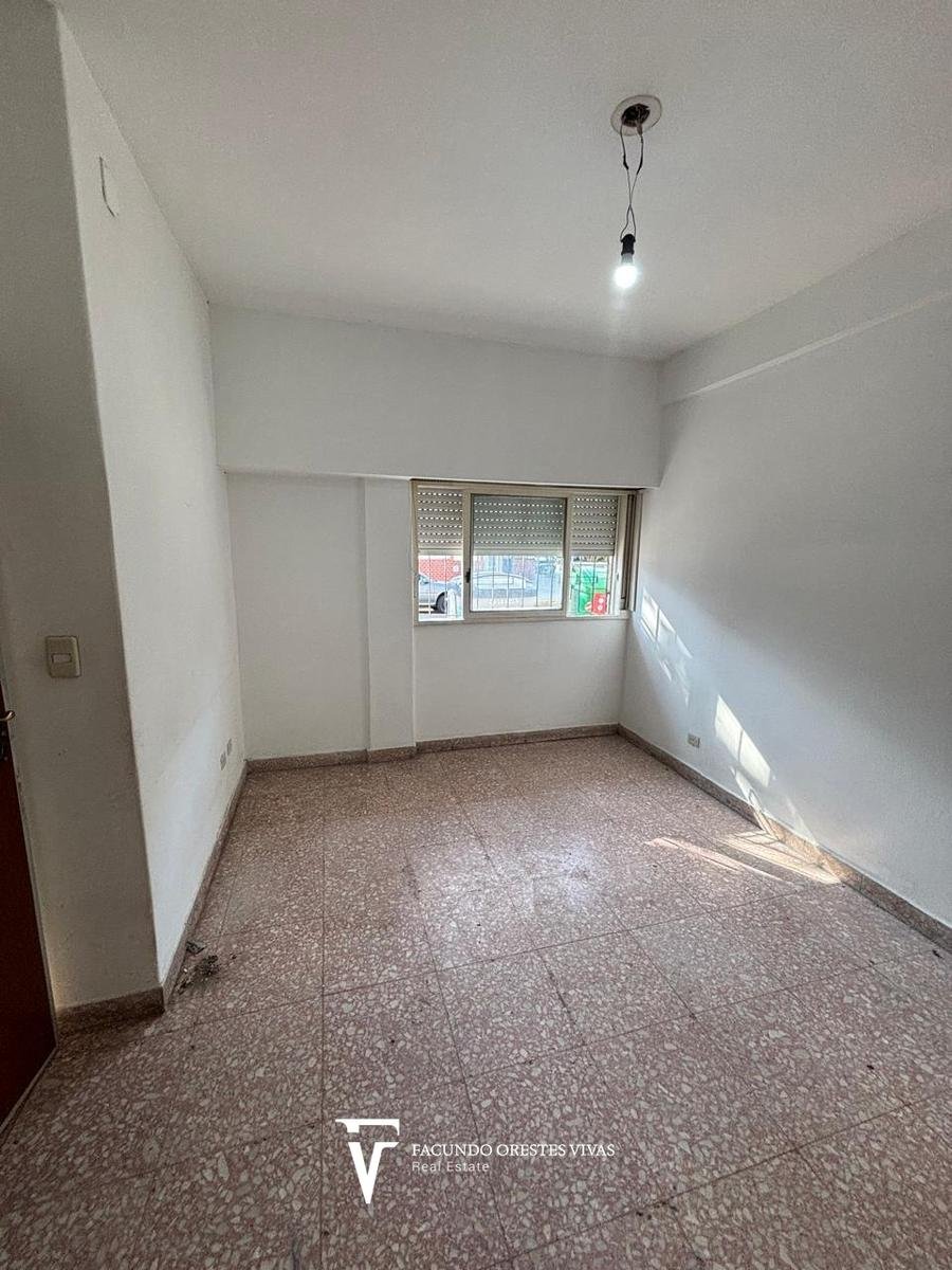 VENTA-LINIERS-DOS AMBIENTES-PLANTA BAJA-PATIO-LAVADERO