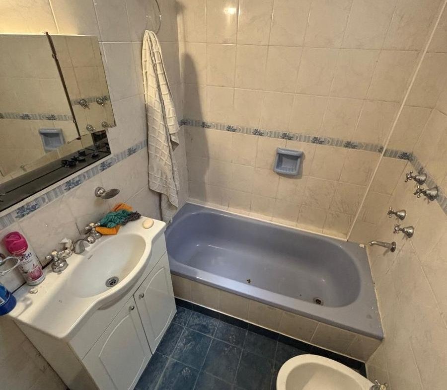 VENTA-LINIERS-DOS AMBIENTES-PLANTA BAJA-PATIO-LAVADERO