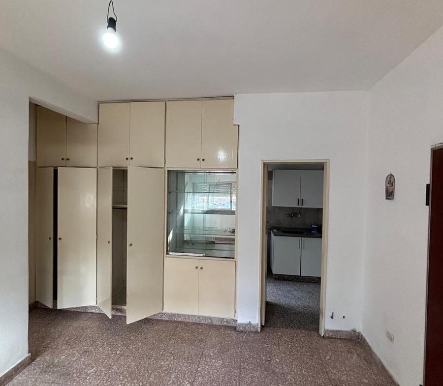 VENTA-LINIERS-DOS AMBIENTES-PLANTA BAJA-PATIO-LAVADERO