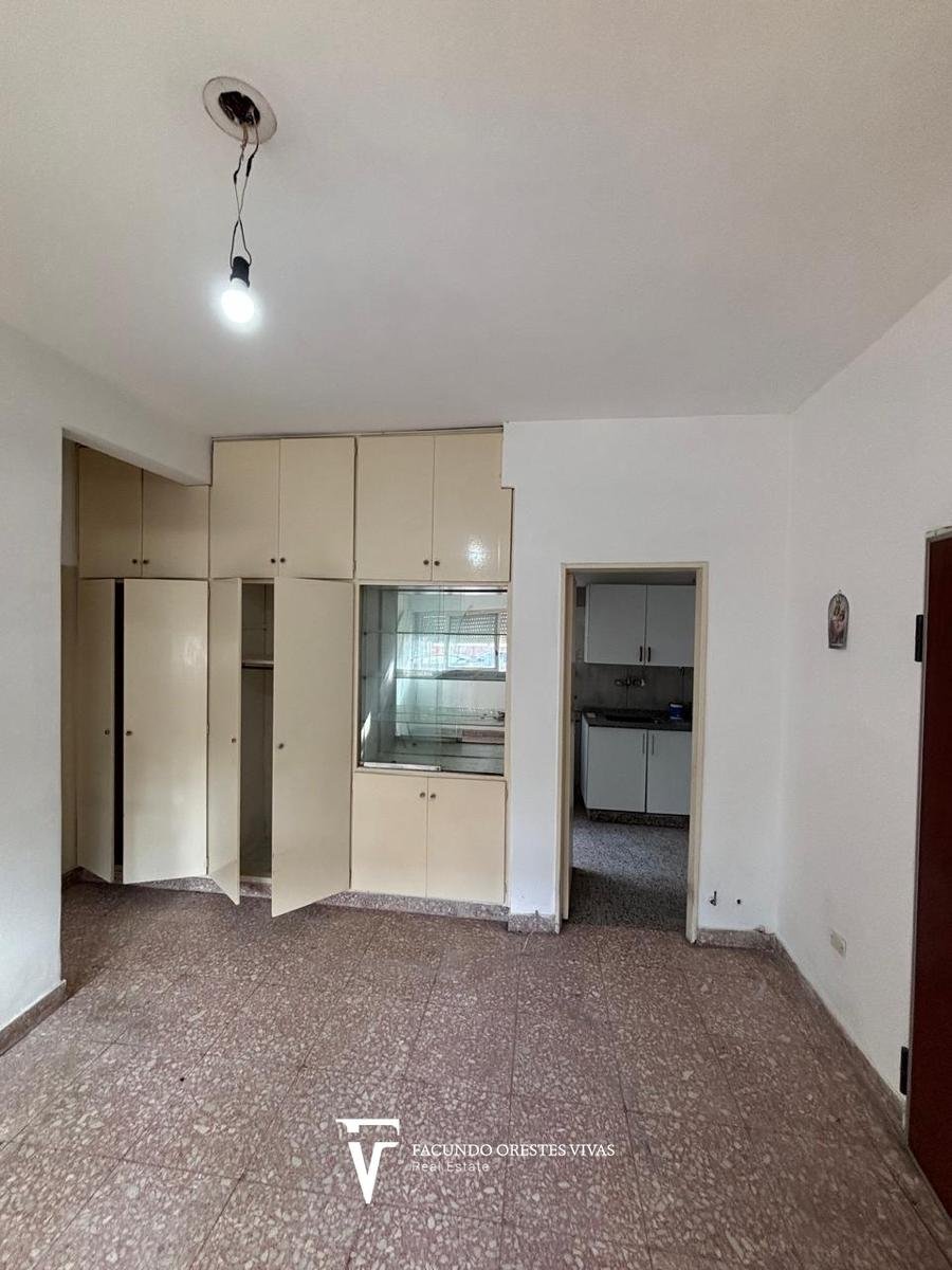 VENTA-LINIERS-DOS AMBIENTES-PLANTA BAJA-PATIO-LAVADERO