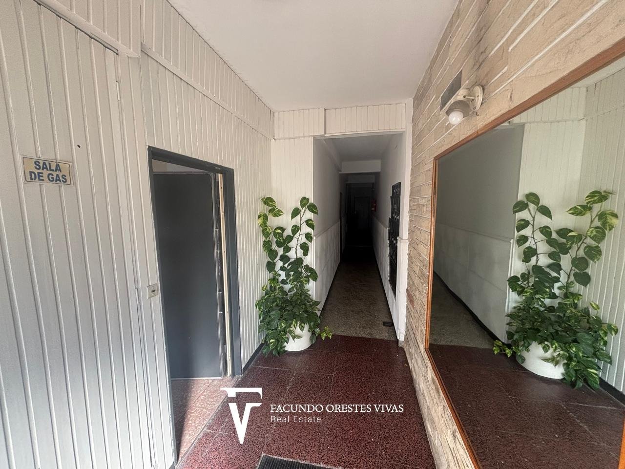 VENTA-LINIERS-DOS AMBIENTES-PLANTA BAJA-PATIO-LAVADERO