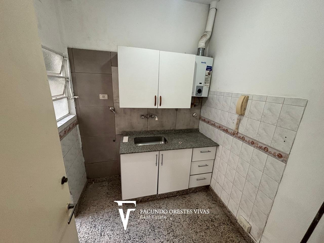 VENTA-LINIERS-DOS AMBIENTES-PLANTA BAJA-PATIO-LAVADERO