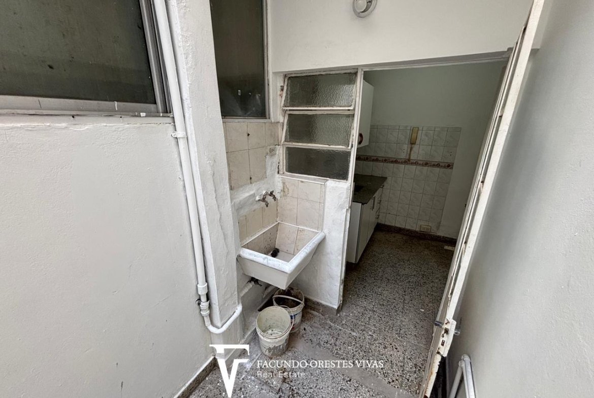 VENTA-LINIERS-DOS AMBIENTES-PLANTA BAJA-PATIO-LAVADERO