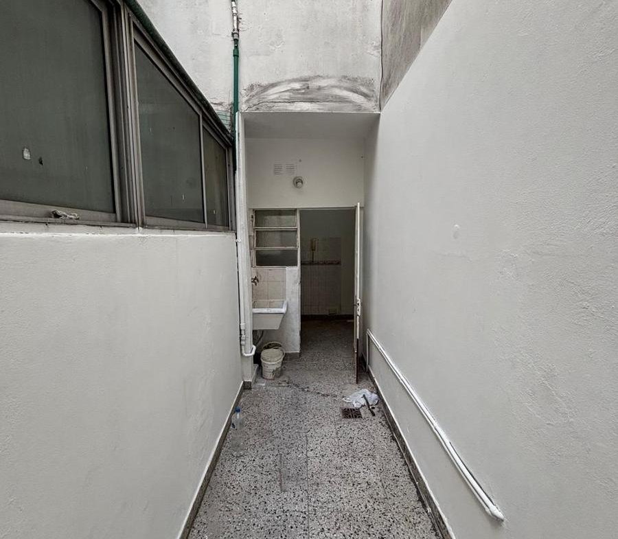 VENTA-LINIERS-DOS AMBIENTES-PLANTA BAJA-PATIO-LAVADERO