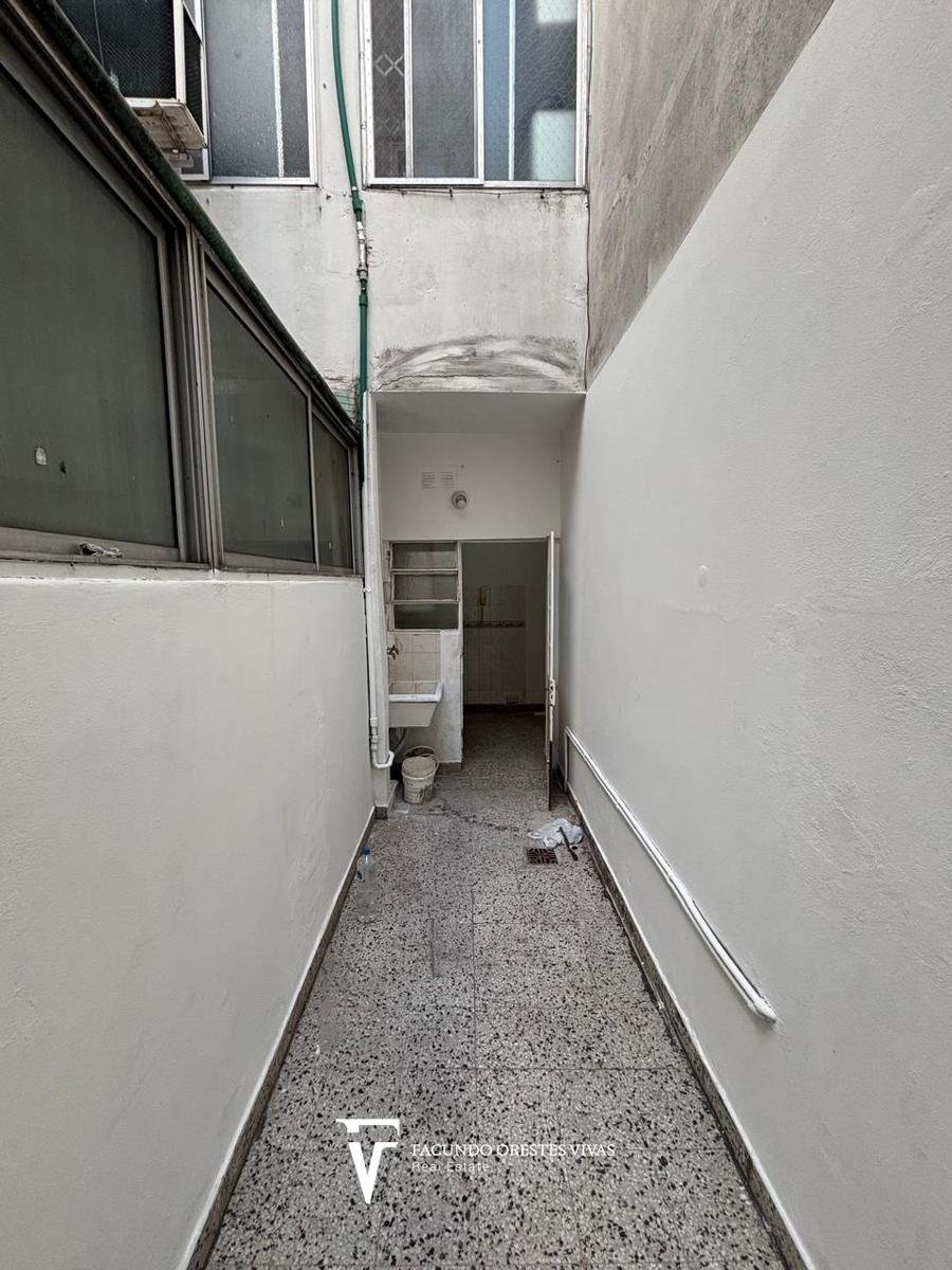 VENTA-LINIERS-DOS AMBIENTES-PLANTA BAJA-PATIO-LAVADERO