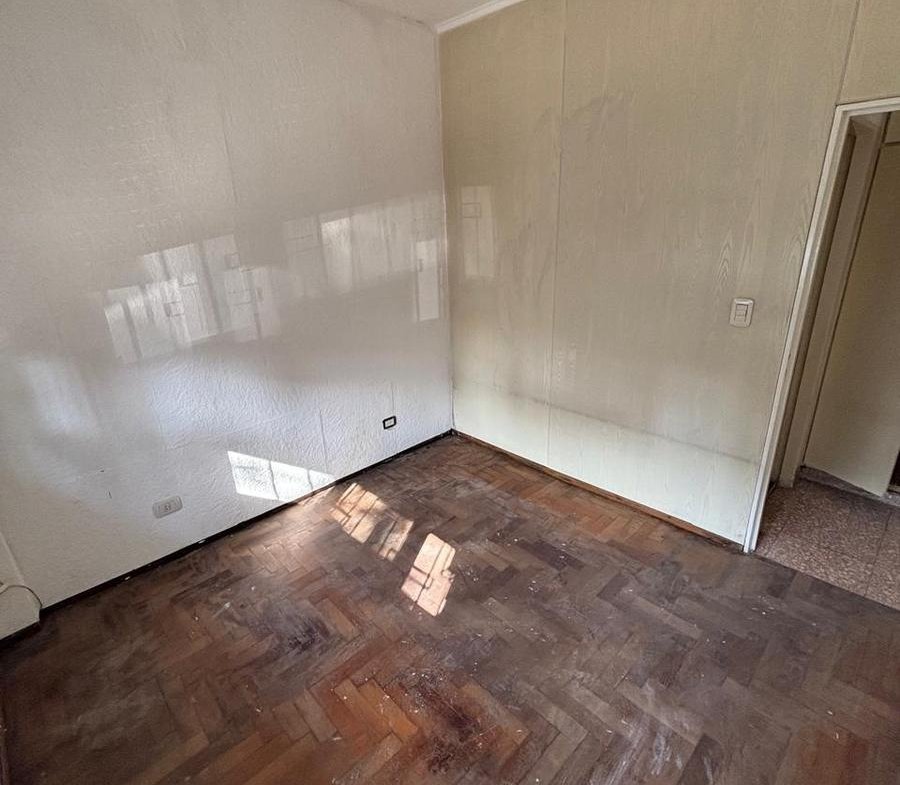 VENTA-LINIERS-DOS AMBIENTES-PLANTA BAJA-PATIO-LAVADERO
