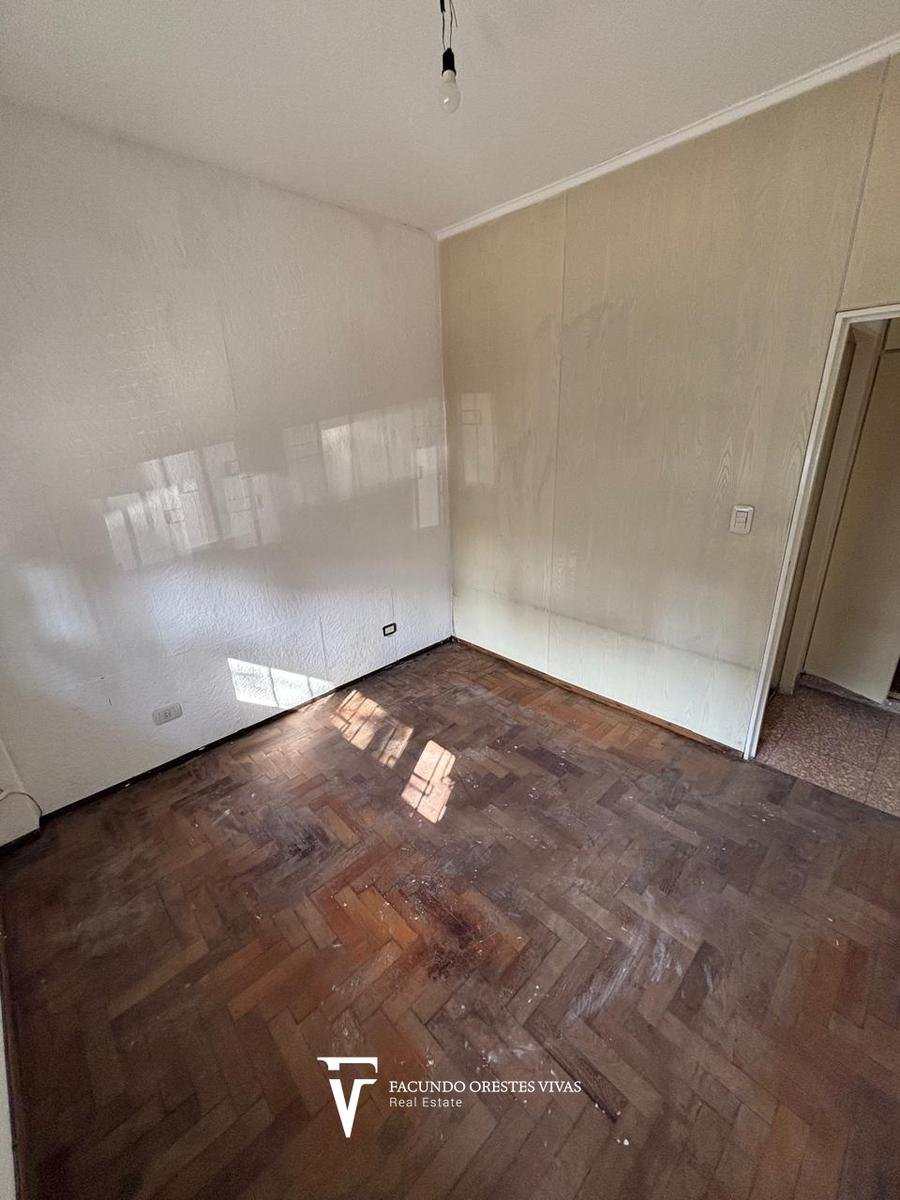 VENTA-LINIERS-DOS AMBIENTES-PLANTA BAJA-PATIO-LAVADERO