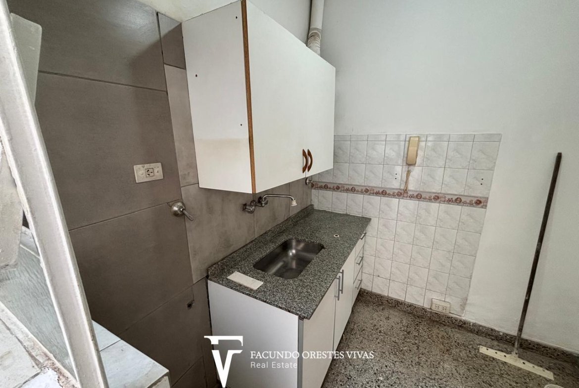 VENTA-LINIERS-DOS AMBIENTES-PLANTA BAJA-PATIO-LAVADERO