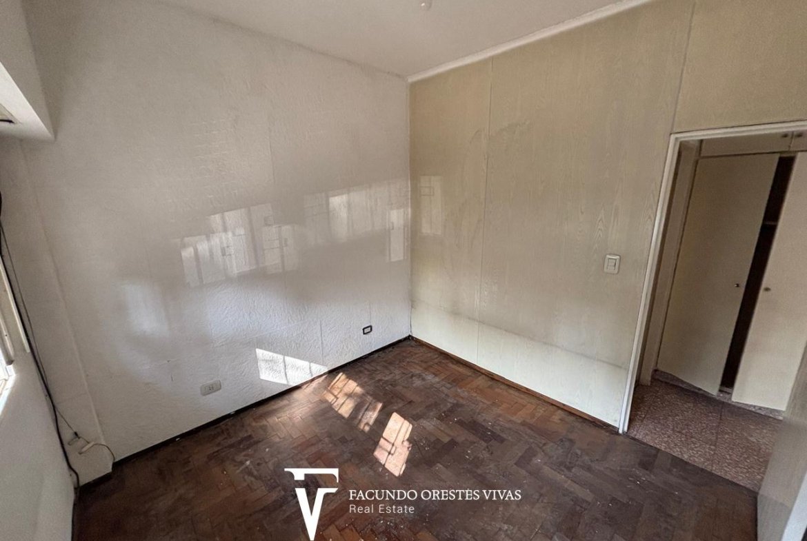 VENTA-LINIERS-DOS AMBIENTES-PLANTA BAJA-PATIO-LAVADERO