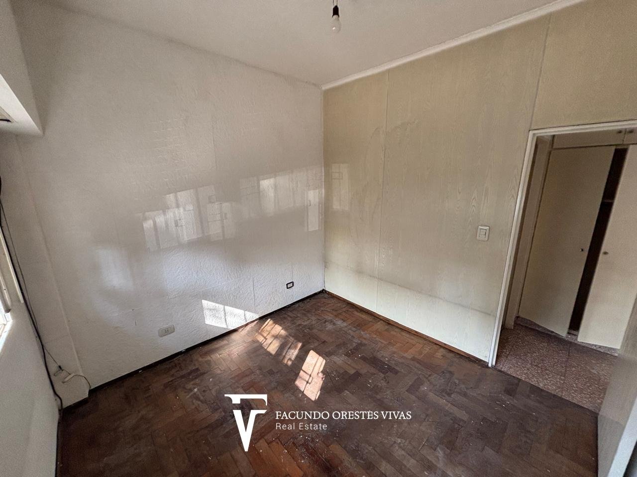 VENTA-LINIERS-DOS AMBIENTES-PLANTA BAJA-PATIO-LAVADERO