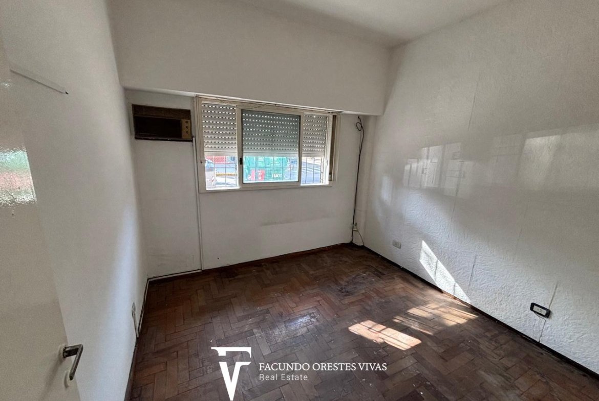 VENTA-LINIERS-DOS AMBIENTES-PLANTA BAJA-PATIO-LAVADERO