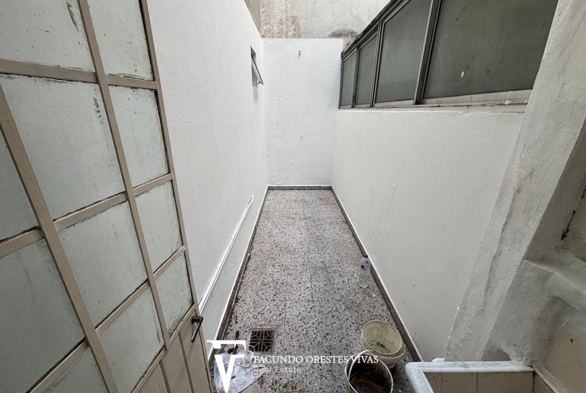 VENTA-LINIERS-DOS AMBIENTES-PLANTA BAJA-PATIO-LAVADERO
