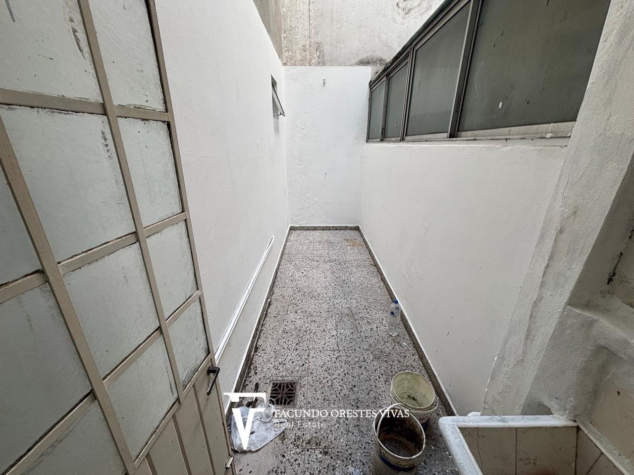 VENTA-LINIERS-DOS AMBIENTES-PLANTA BAJA-PATIO-LAVADERO